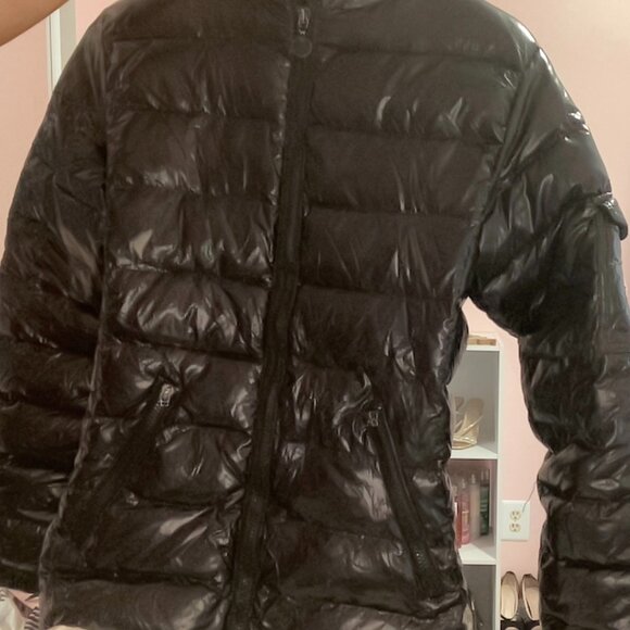 MONCLER BESINES SHORT DOWN JACKET